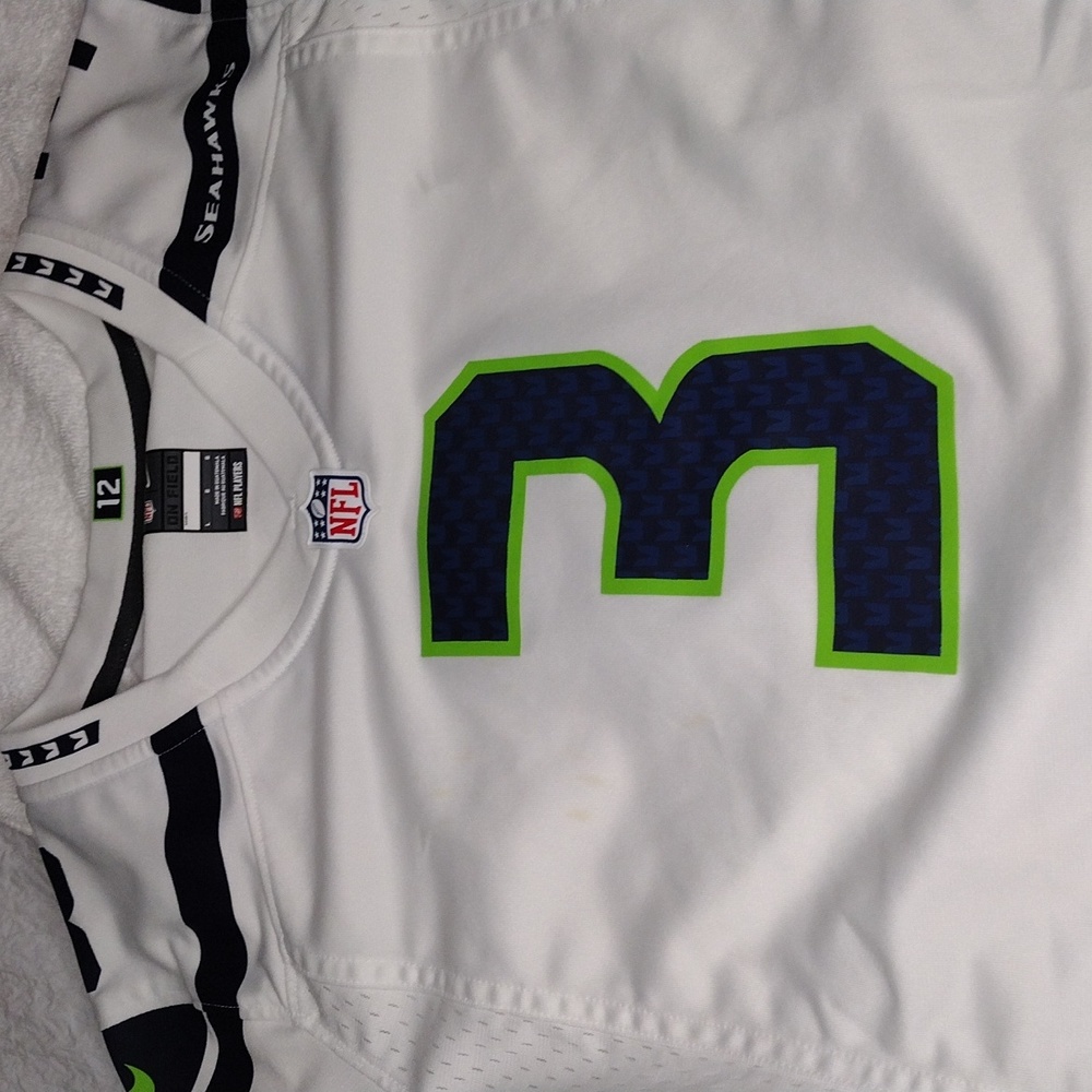 NWT - SEATTLE SEAHAWKS JERSEY: RUSSELL WILSON #3 size L Woman's NWT - Picture 3 of 9